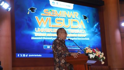 Wali Kota Ternate saat menyampaikan orasi ilmiah