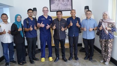 Tim FK-KMK UGM bersama wawali
