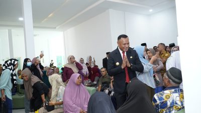 Wali Kota saat menyapa pasien di Poliklinik RSD Tidore