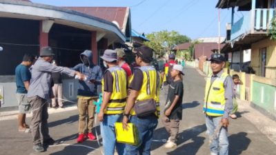 Pekerjaan Hotmix di Desa Gurapin Kayoa