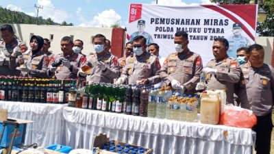 Polda Malut musnahkan ribuan barang bukti minuman keras (miras) hasil pengungkapan kasus selama Triwulan II Tahun 2026 (Foto Indotimur)