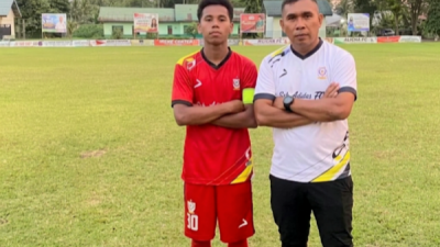 Pose Lyonel Musaling saat Bersama Coach Lucky Ulahayanan (foto list)