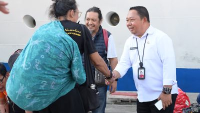Sekda Kota Ternate Jemput Direktur Eksekutif dan Delegasi JKPI di Pelabuhan Ahmad Yani