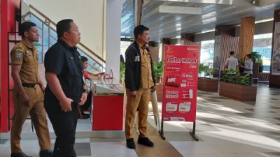 Panitia JKPI Saat meninjau Bandara