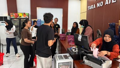 Suasana di swalayan TaraNoAte
