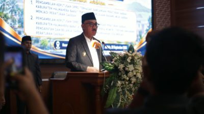 Bupati Halbar James Uang (foto Asrul)