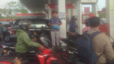 Kadisperindag Halbar saat Melakukan Sidak di SPBU Jailolo