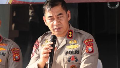 Kapolda Maluku Utara Irjenpol Arif Budiman menyampaikan imbauan kamtibmas terkait penanganan konflik Sibenpopo–Banemo saat konferensi pers di lobi Mapolda Maluku Utara (Foto Istimewa)