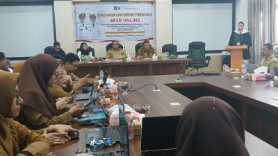 Kepala Bank Maluku-malut Cabang weda saat memberikan sambutannya (ft_ono)