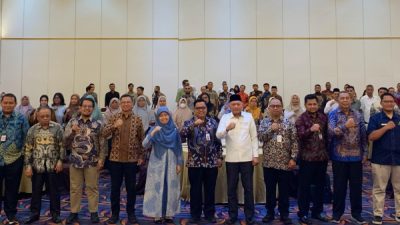 Kepala OJK Provinsi Maluku Utara Adi Surahmat saat membuka Training of Trainers (ToT) Pasar Modal Syariah di Ternate