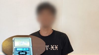 Pemuda berinisial RAV bersama barang bukti sabu
