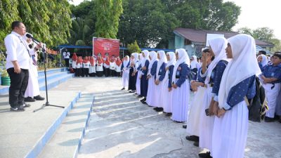 Sekda Ternate Pimpin Apel pagi di SMP Negeri 6 Ternate