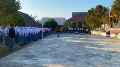Upacara di SMAN 3 Makian