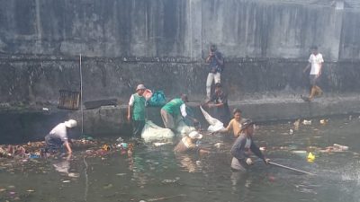 Aksi bersih-bersih barangka di Kelurahan Gamalama