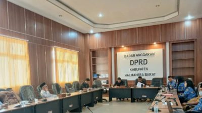 Rapat Pembahasan Antara tim Banggar dan TAPD di Kantor DPRD Halbar (foto Tam)