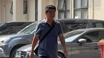 Tim penyidik Ditreskrimsus Polda Maluku Utara memeriksa pemilik Galian C yang diduga ilegal di Jalan Villa Dukono, Tobelo