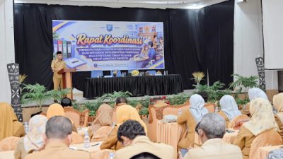 Wali Kota Ternate, Dr H M Tauhid Soleman saat memberi sambutan pada agenda Rakor Penguatan Aparatur Kecamatan dan Kelurahan (foto atu)