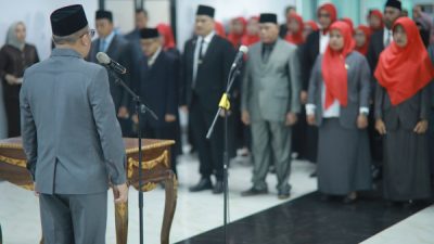 Suasana Wali Kota Ternate melantik Kepala Sekolah